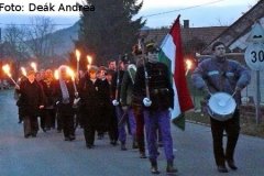 marcius_15_faklyas_felvonulas